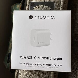 Mophie White 20W Fast Charger